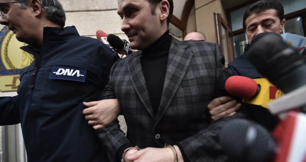 Rumanía: Tres años de cárcel para ex ministro por corrupción