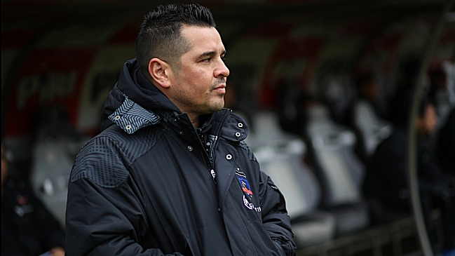 Héctor Tapia: A cualquier entrenador le gustaría tener a Lucas Barrios