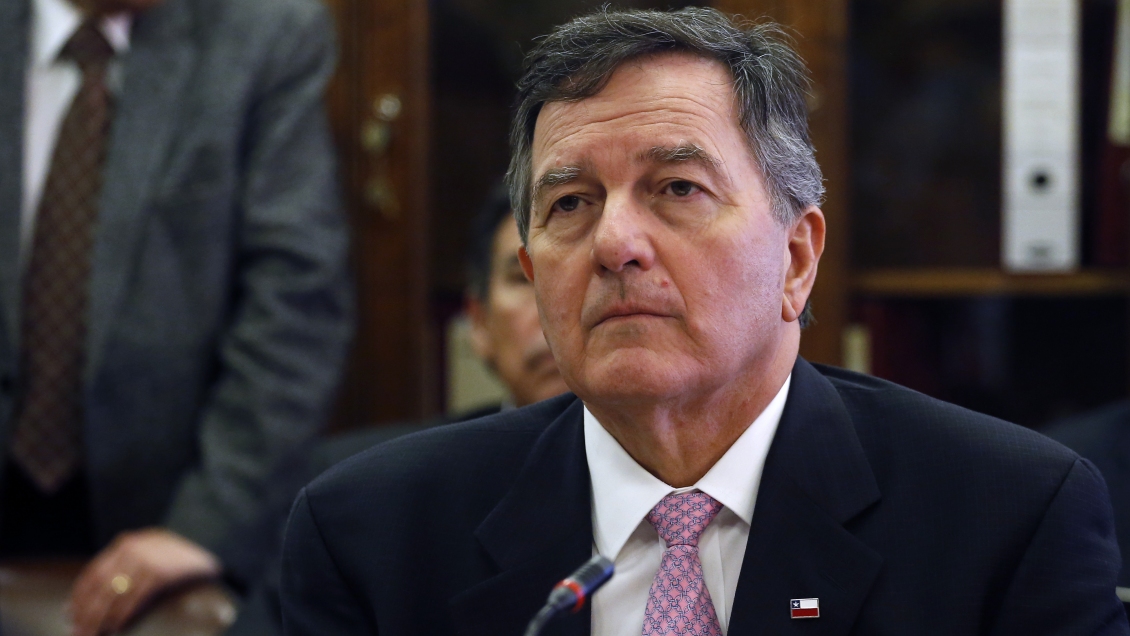 Ampuero: Revertir decisión de separar a niños de sus padres es 