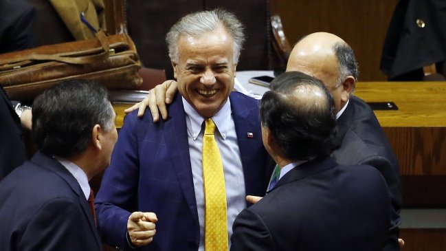 No prosperó la acusación constitucional contra el ministro Emilio Santelices