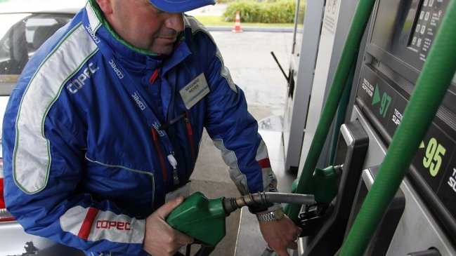 Precio de las bencinas tendrá variación mixta a contar de este jueves