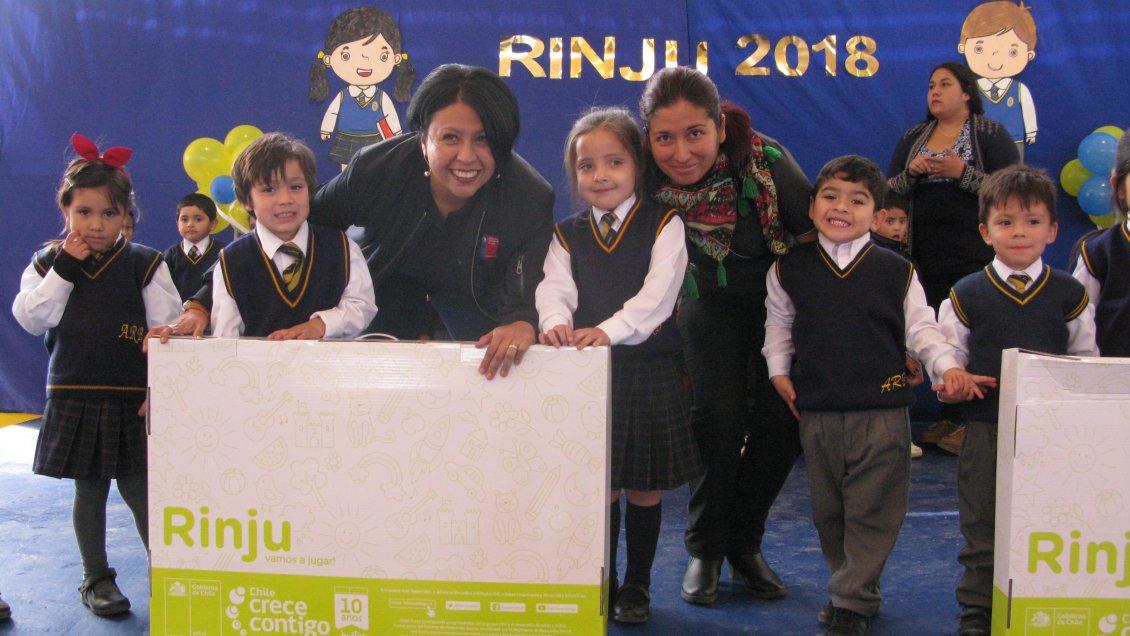 Entregan 70 rincones de juegos para aprendizaje en Taltal