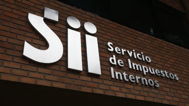 Contraloría cuestionó accionar del SII por falta de querellas en casos de platas políticas