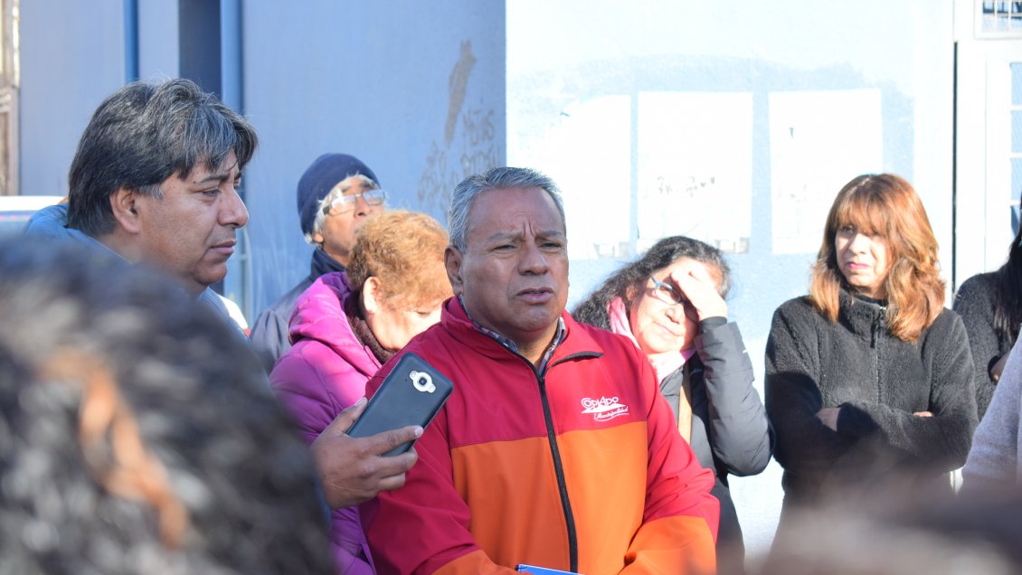 Copiapó: Liceo El Palomar suspende sus clases hasta el lunes por emanación de gases de alcantarillado