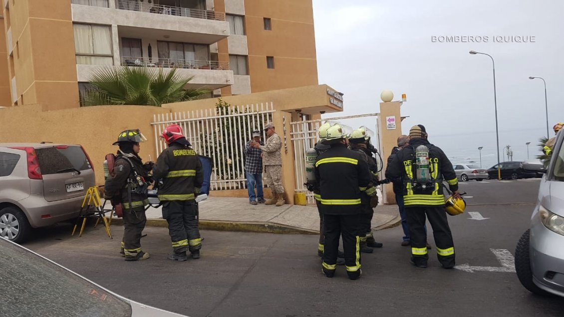 Emergencia por gas obligó a evacuar edificio en Iquique