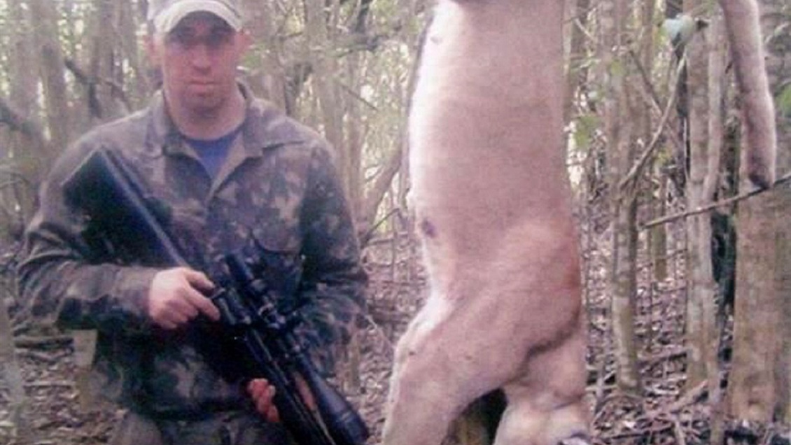Argentino cazó a un puma y subió la foto a Facebook: Terminó condenado a prisión