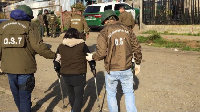 Presidenta de Junta de Vecinos y un sobrino fueron detenidos por tráfico de drogas en Coronel
