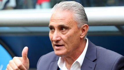 La divertida caída de Tite tras el primer gol de Brasil ante Costa Rica