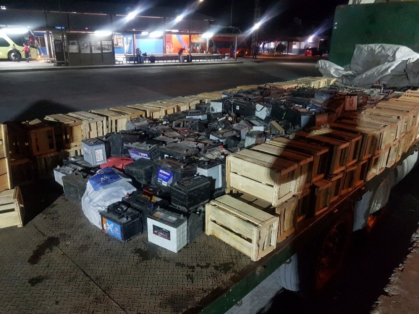Camionero trató de ingresar 700 baterías usadas a la Región de Tarapacá