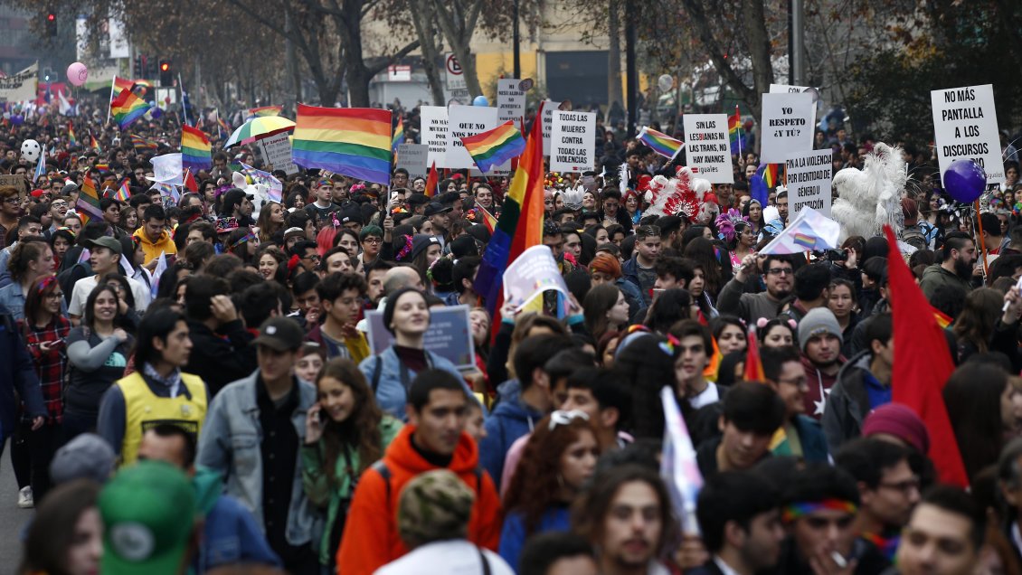Cerca de 80 mil personas asistieron a la Marcha del Orgullo en Santiago
