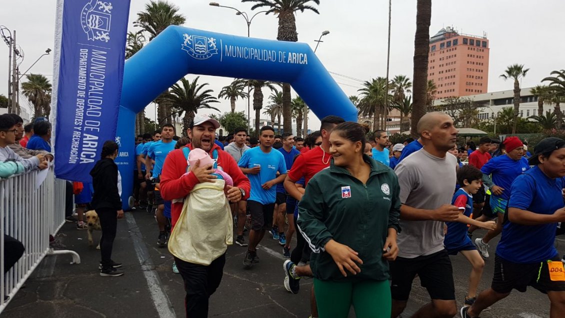 Dos mil personas despiden el mes de Arica en corrida familiar