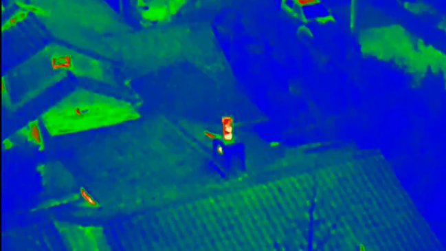 Comienzan a operar los drones que acusarán a quienes usen chimeneas en Las Condes