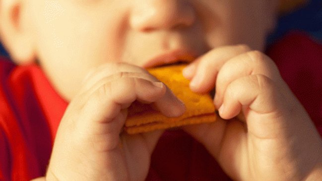 Reino Unido quiere prohibir la venta de dulces para reducir la obesidad infantil