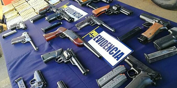 Algarrobo: PDI incautó arsenal de armas y detuvo a banda