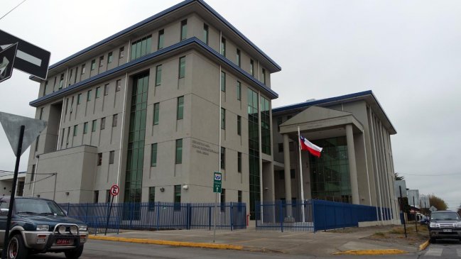 Punta Arenas: Menor de edad sorprendió a su hermano intimando y terminó golpeada