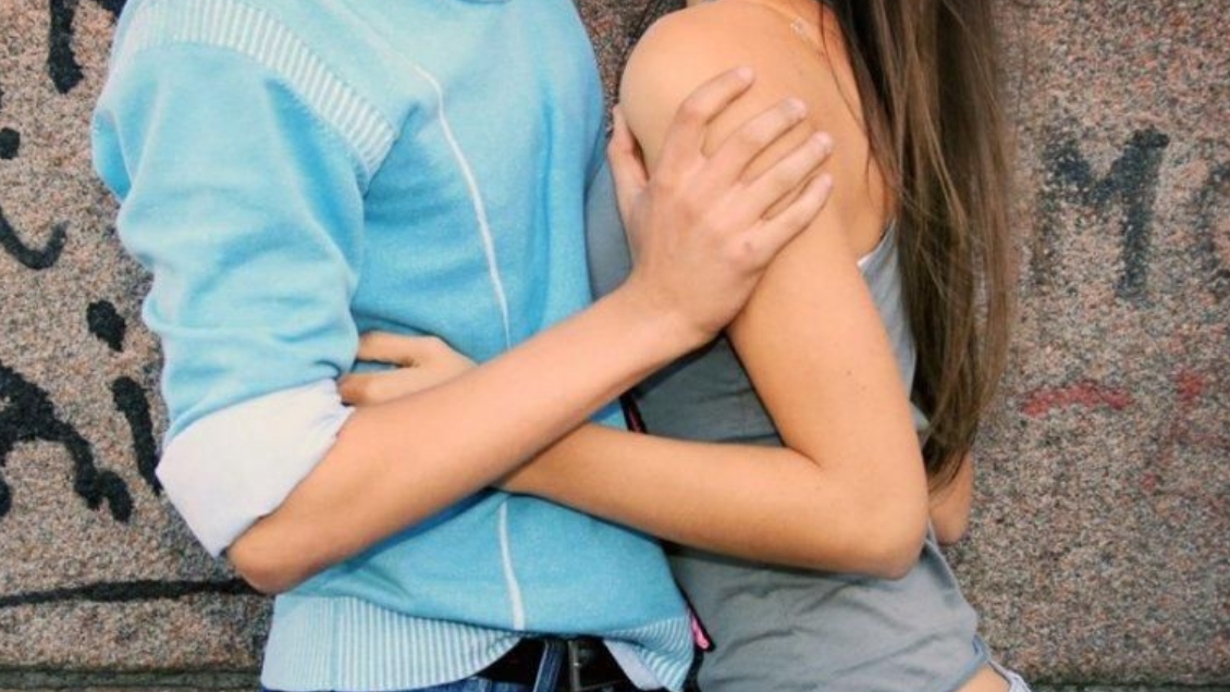 Девочка и мальчик занимаются. Жизнь подростка. Отношения с 15 летней. Разговор мамы с дочкой. Мама и подросток.