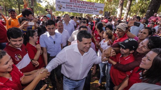 Cartes retiró su renuncia a la Presidencia de Paraguay y no jurará como senador