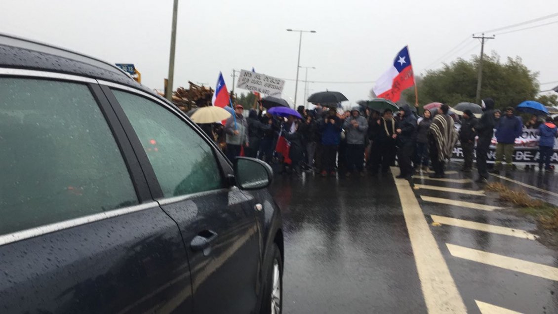 Intensifican protestas por alza de peaje en acceso norte a la provincia de Arauco