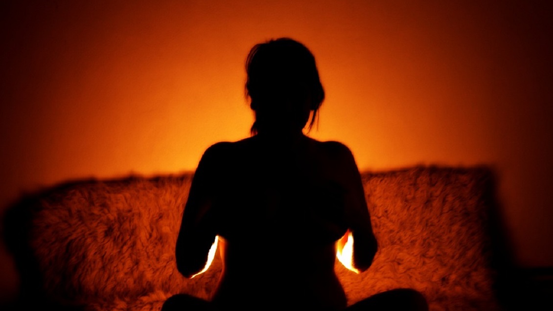 Joven amenazó a su ex novio con un machete y lo obligó a tener sexo