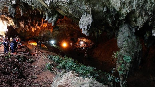 Desesperada búsqueda de 12 niños perdidos en una cueva tailandesa