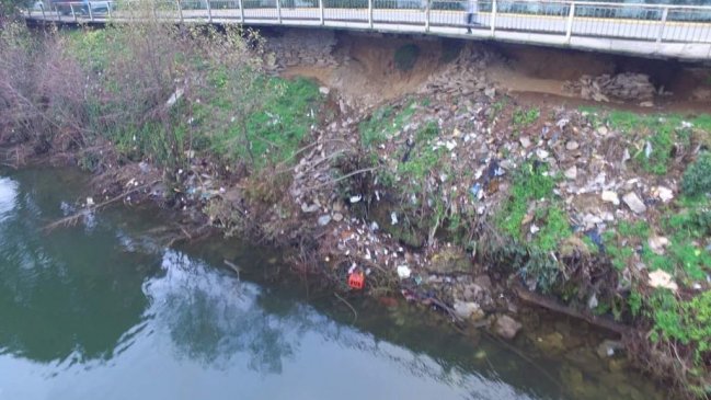 Tomarán medidas de contingencia por riesgo de derrumbe en la costanera de Valdivia