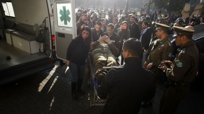 Carabinero resultó herido en incidentes en los alrededores de La Moneda