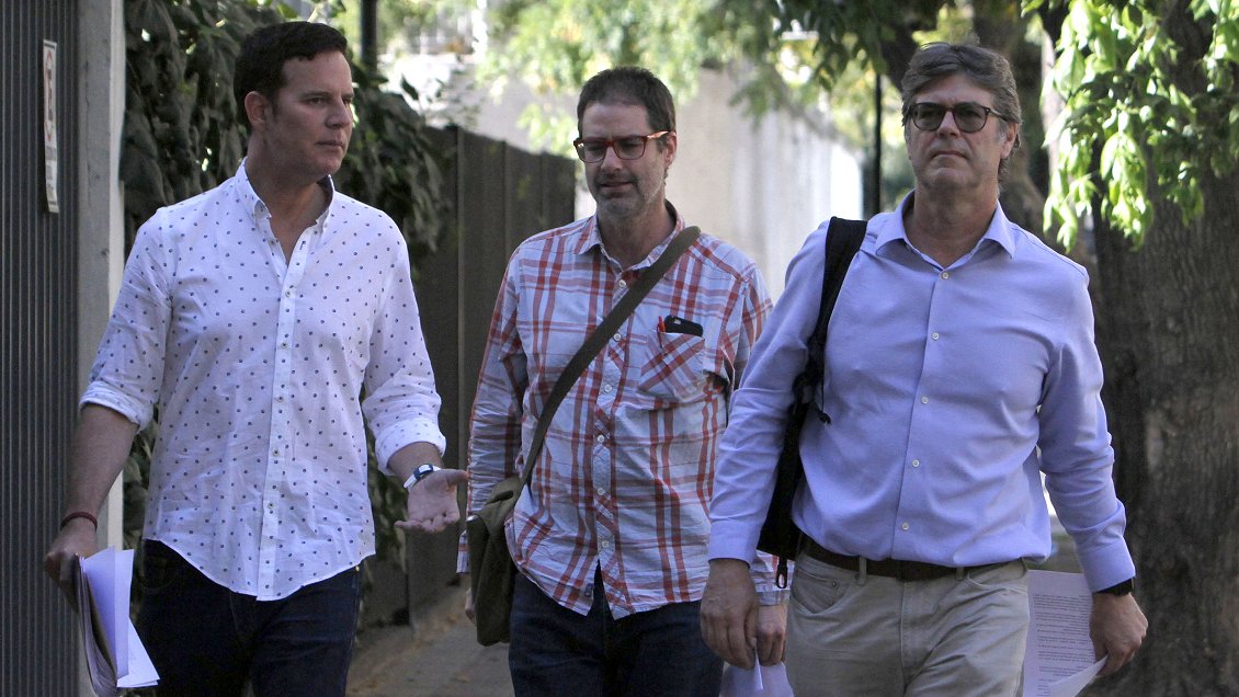 Denunciantes de Karadima valoran salidas de obispos Goic y Valenzuela