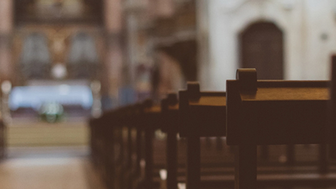 Arzobispado de Santiago suspendió a párroco por supuesto abuso ocurrido hace 30 años