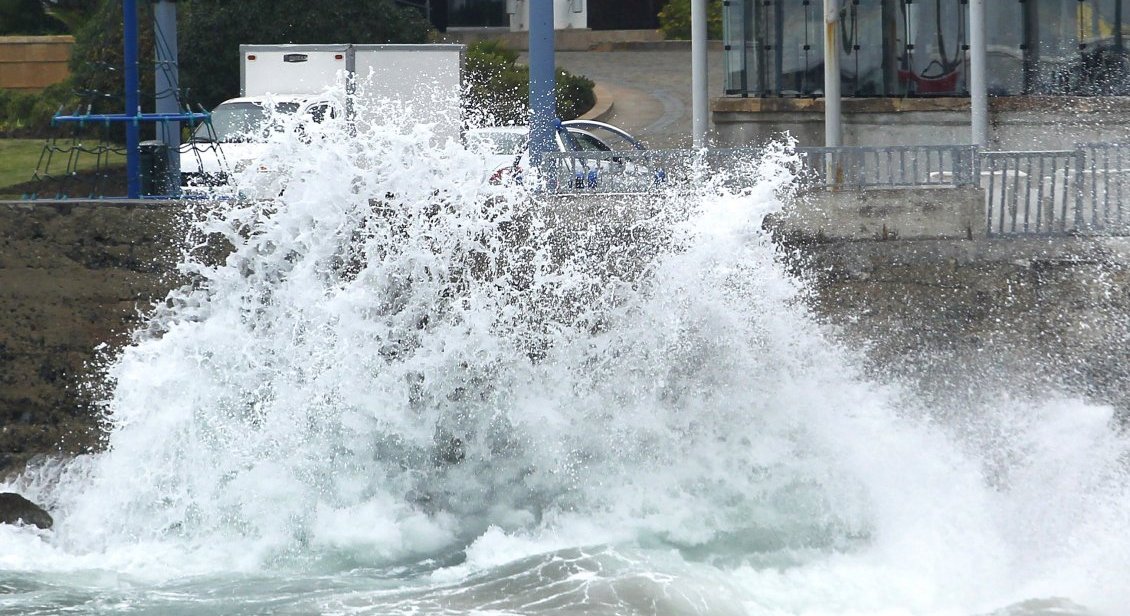 Las marejadas afectarán a toda la costa del país: Onemi decretó alerta preventiva