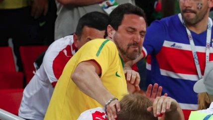 Hinchas serbios y brasileños se enfrascaron a golpes durante un partido del Mundial