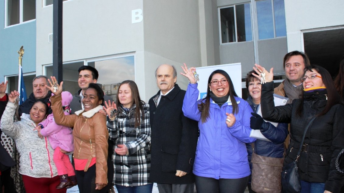 Punta Arenas: 80 familias recibieron sus departamentos gracias al Fondo de Elección de Vivienda