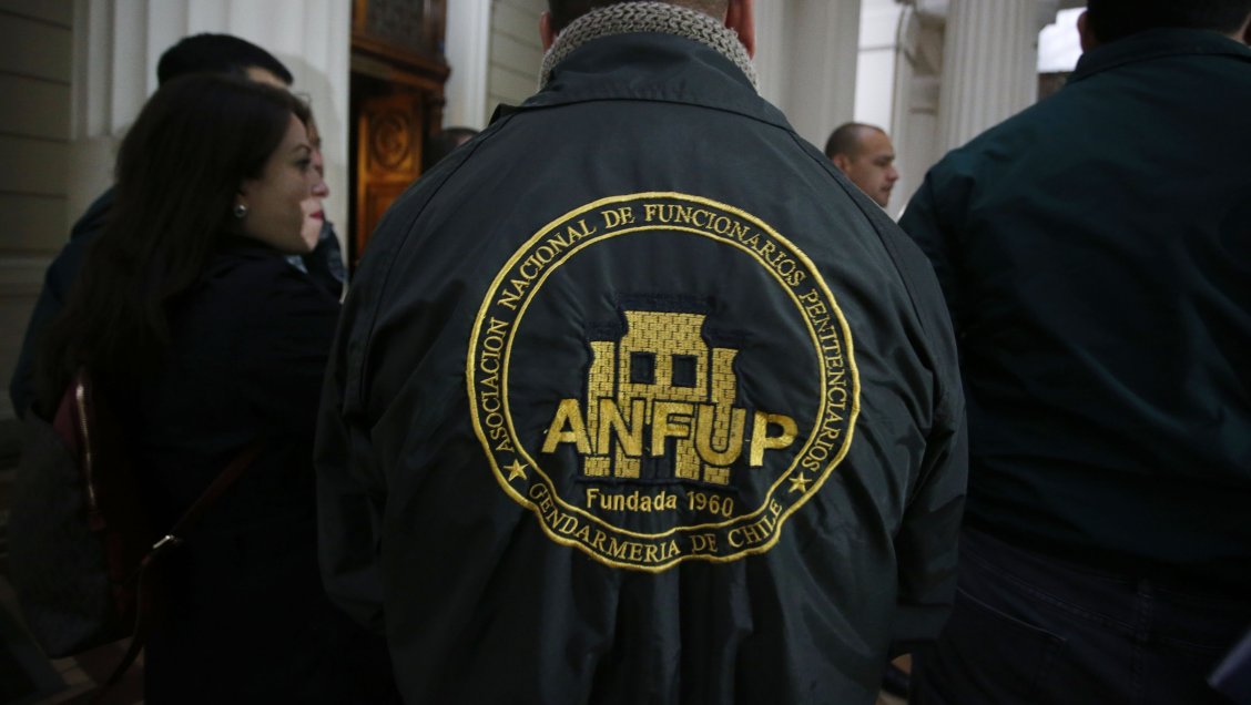 Funcionarios de Gendarmería inician mesa de trabajo con el gobierno