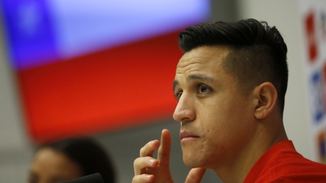 Alexis Sánchez brinda conferencia de prensa en el Estadio Nacional