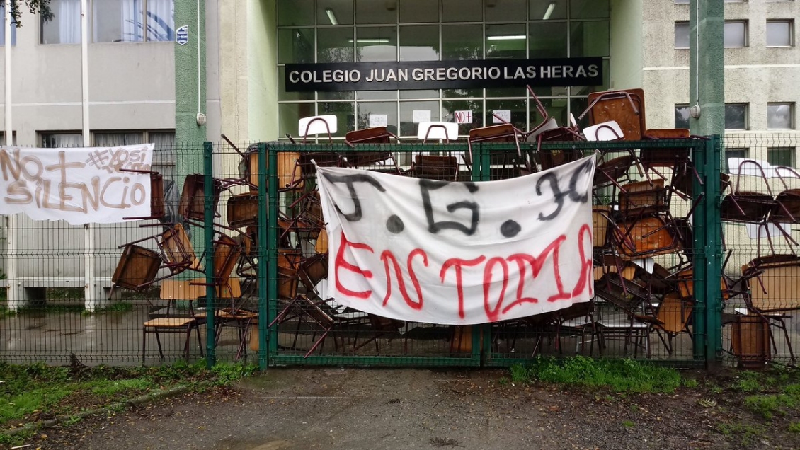 Carabineros desalojó los liceos Brasil y España de Concepción