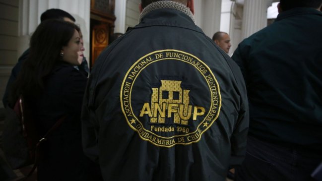 Funcionarios de Gendarmería inician mesa de trabajo con el gobierno