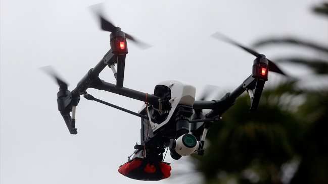  Robot lazarillo y dron que protege fauna nativa brillan en torneo científico en la UC  