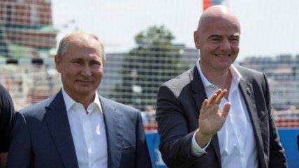 Gianni Infantino defendió otra vez el VAR por ayudar al fútbol a ser 