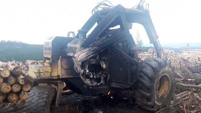 Ataque incendiario destruyó cinco máquinas forestales en fundo de Carahue