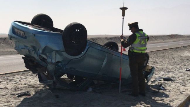 Una persona fallecida y otras tres lesionadas dejó volcamiento de vehículo en el sector norte de Mejillones