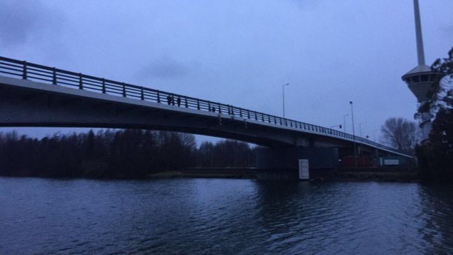 Valdivia: Se logró bajar los brazos del puente Cau Cau