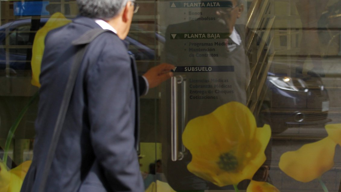 Alza en los precios base de las isapres comenzó a regir este domingo