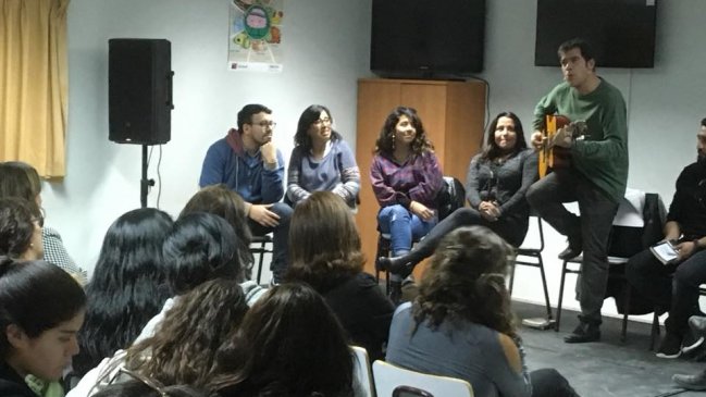 Álvaro Escobar recorre Atacama con funciones de teatro