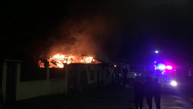 Lota: Incendio afectó a tres inmuebles y deja igual número de personas damnificadas