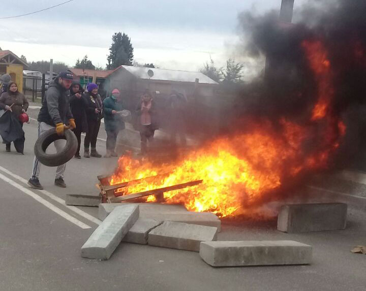 Ex trabajadores de la empresa CIAL en Los Ríos bloquearon ruta en la que trabajaban