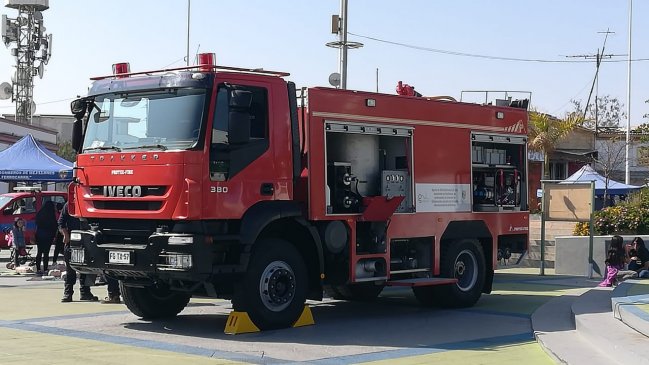 Bomberos de Mejillones recibió nuevo carro para emergencias