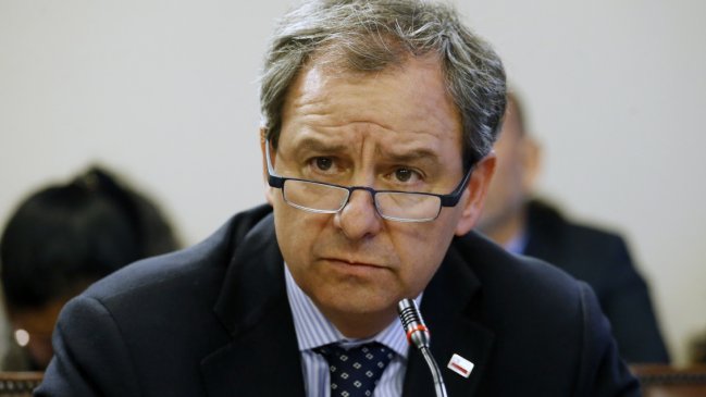 Ministro Varela cree excesivo quitar la gratuidad a alumnos que hagan destrozos