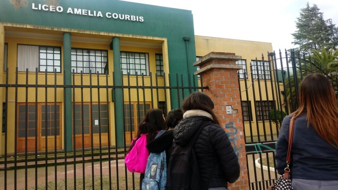 Estudiantes de liceo de Talca denunciaron acoso sexual de parte de un profesor