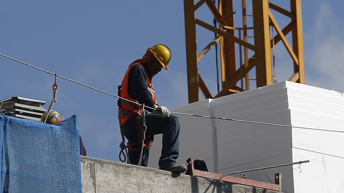 OCDE advierte: Estancamiento salarial es inaudito, pese al empleo creado