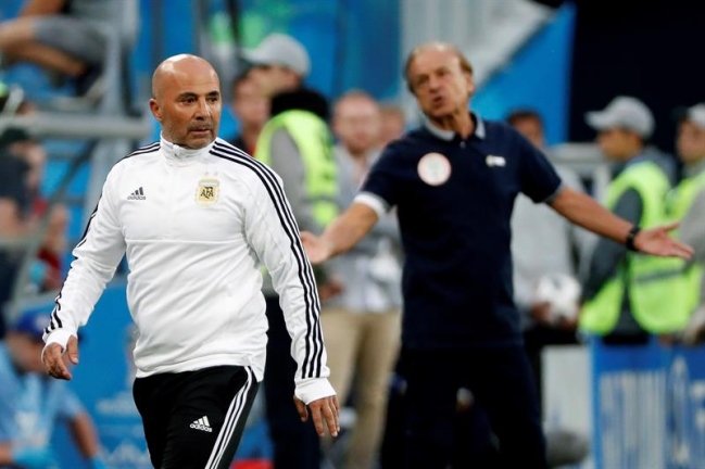 Argentinos juntan firmas para que Sampaoli done su indemnización