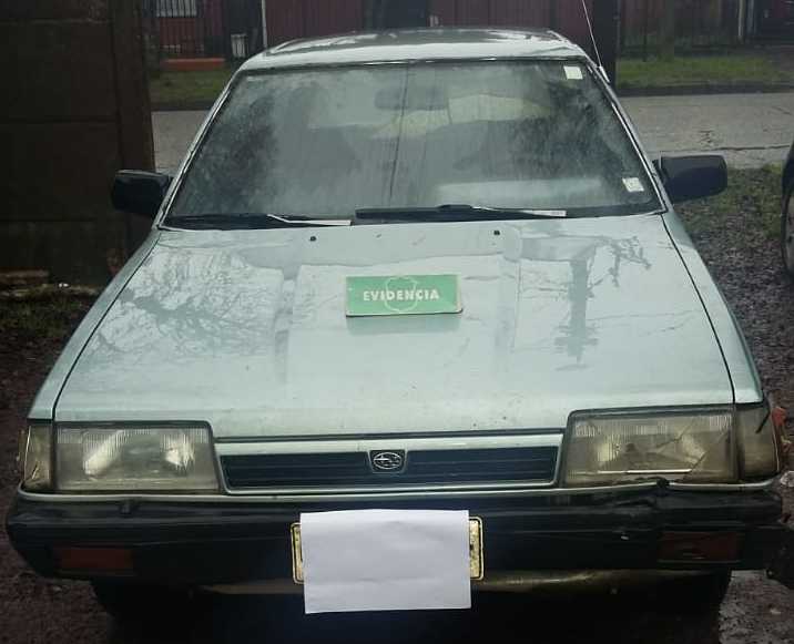 Un adulto y un menor fueron detenidos como sospechosos de robar un vehículo